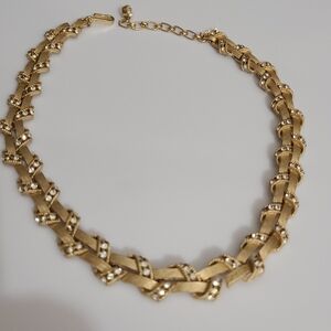 Vintage Trifari Ribbon Luxury Textured Gold & Crystals Necklace 50's Estate